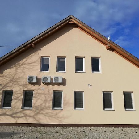 Mura Regnum Panzio Bed & Breakfast Tormafolde Exterior photo